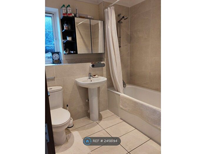 4 Bedroom Maisonette To Rent In Anmer Close, Tadworth, KT20
