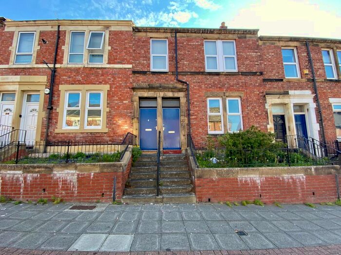 2 Bedroom Flat To Rent In Brinkburn Avenue, Bensham, Gateshead, Tyne &amp; Wear, NE8