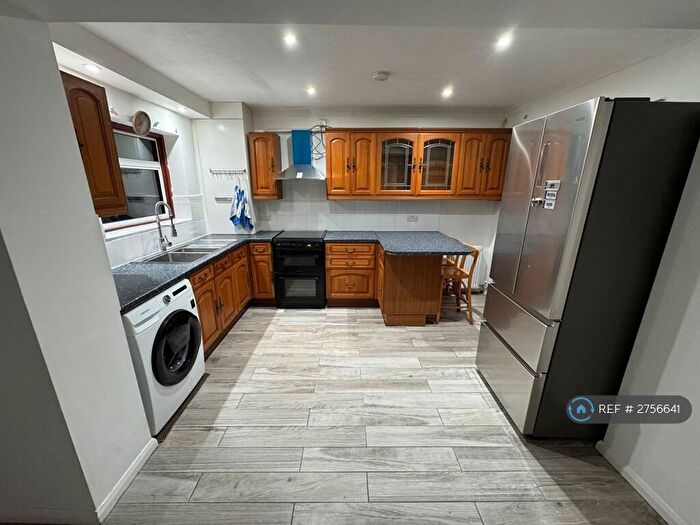 3 Bedroom Semi Detached House To Rent In Woodside Court Road, Croydon, CR0