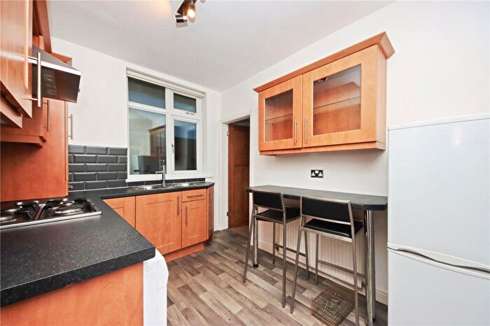 2 Bedroom Flat For Sale In Southend Road, Sheriff Hill, Gateshead, NE9