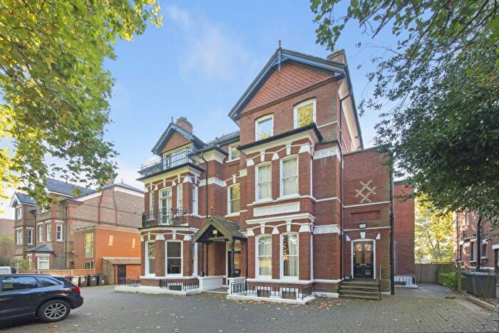 3 Bedroom Flat To Rent In Shepherds Hill, Highgate, London, N6