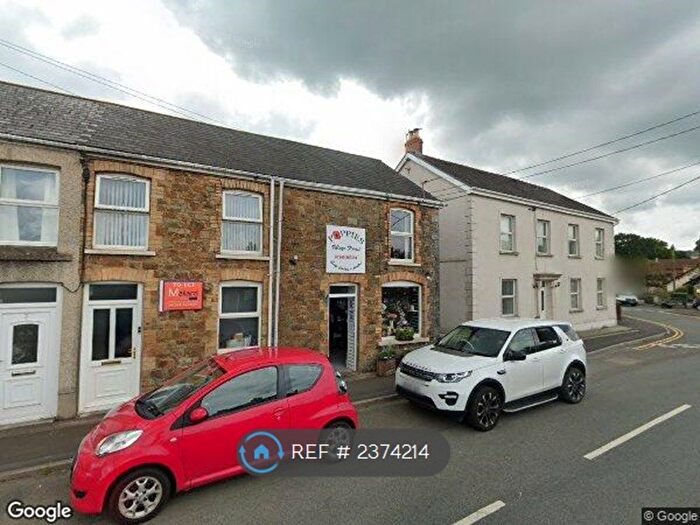 2 Bedroom Flat To Rent In Tycroes Road, Ammanford, SA18