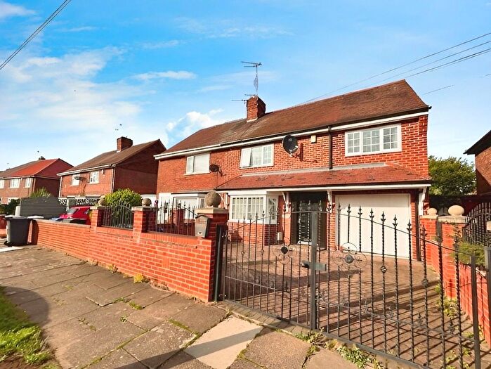 4 Bedroom Semi-Detached House To Rent In Lancaster Avenue, Doncaster, South Yorkshire, DN2