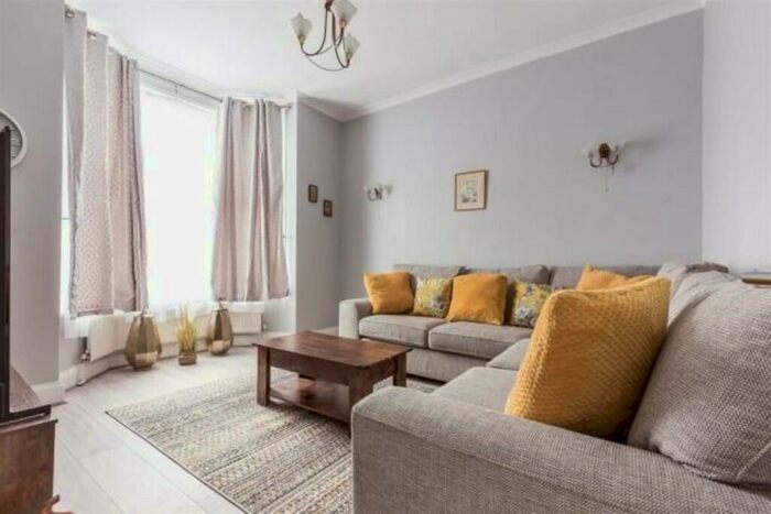 4 Bedroom Semi-Detached House To Rent In Hampden Road, Turnpike Lane, London, N8