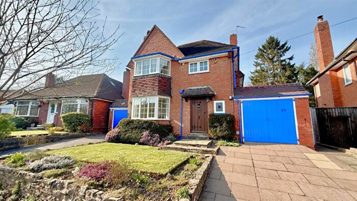 3 Bedroom Detached House For Sale In Blackthorn Close, Bournville, Birmingham, B30