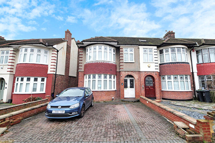 4 Bedroom End Of Terrace House To Rent In Laburnum Grove, N21