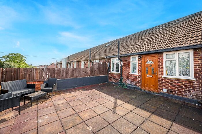 2 Bedroom Flat For Sale In Parsonage Manorway, Belvedere, DA17