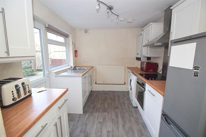 2 Bedroom Flat To Rent In Eighth Avenue, Heaton, Newcastle Upon Tyne, NE6