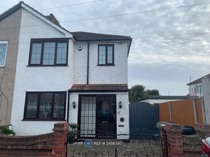 3 Bedroom Semi-Detached House To Rent In Beamway, Dagenham, RM10