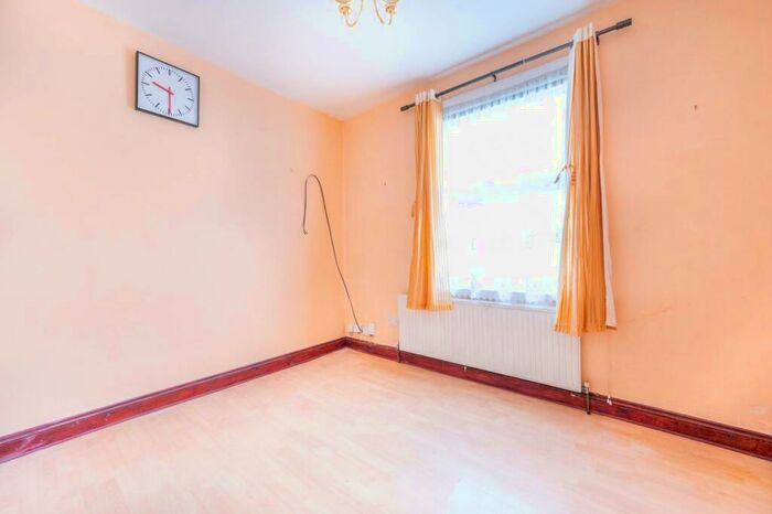 3 Bedroom Semi-Detached House To Rent In Ilford, Ilford, IG1