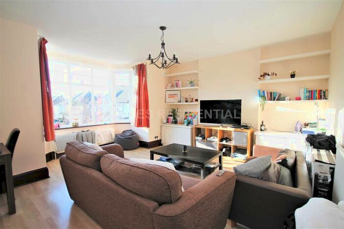 2 Bedroom Flat To Rent In Melbury Gardens, London SW20