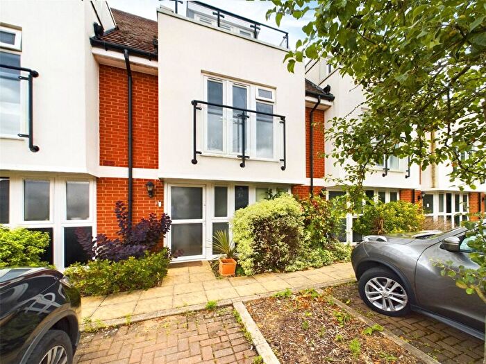3 Bedroom Town House To Rent In Horsley Road, Maidenhead, Berkshire, SL6