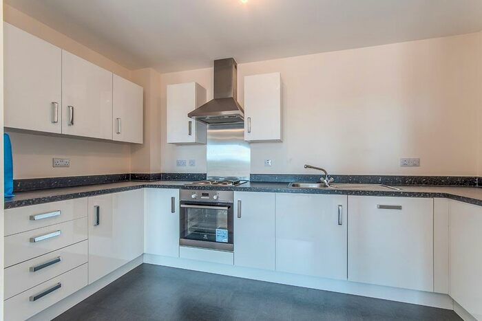 2 Bedroom Flat To Rent In Diamond Close, Sittingbourne, ME10