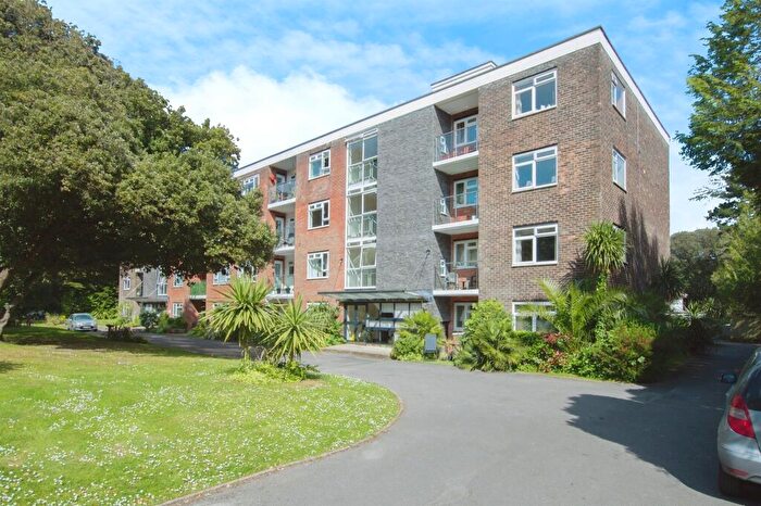 2 Bedroom Flat For Sale In Chine Crescent Road, Bournemouth, BH2