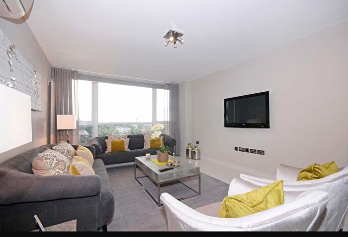 3 Bedroom Flat To Rent In St. Johns Wood Park, London, NW8