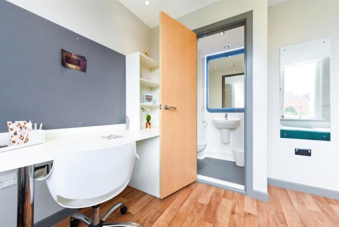 1 Bedroom Flat To Rent In College Square East, Belfast, BT1