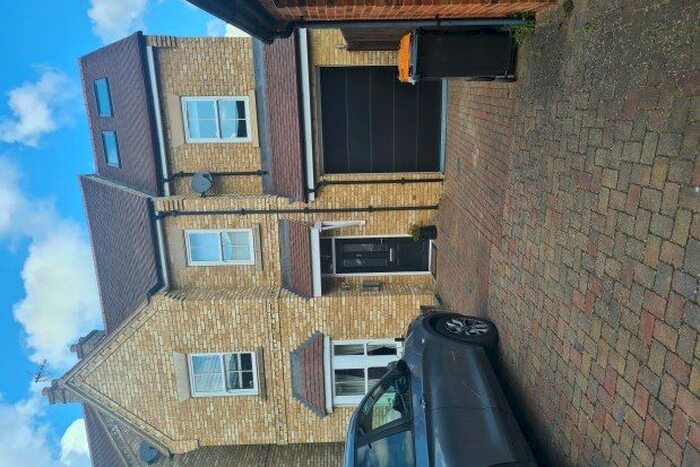 6 Bedroom Detached House To Rent In Dickens Yard, Leighton Buzzard, LU7