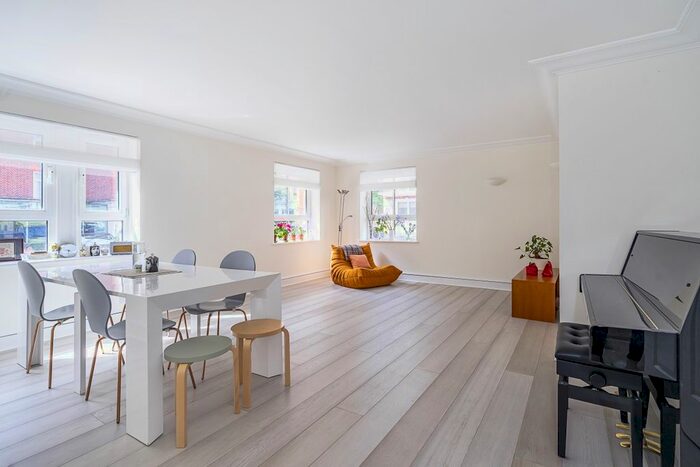 2 Bedroom Flat To Rent In Wrights Lane, London, W8