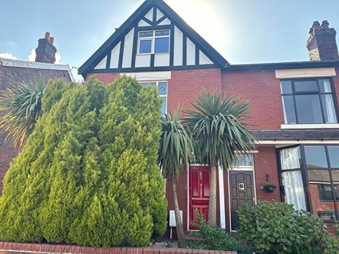 4 Bedroom Semi-Detached House To Rent In Bennetts Lane, Bolton, BL1