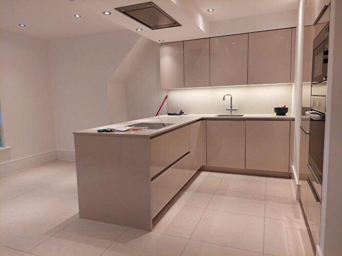 2 Bedroom Apartment To Rent In High Road, Chigwell, Essex, IG7