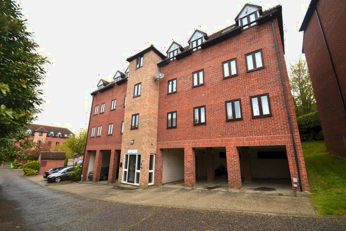 2 Bedroom Flat To Rent In Angle Side, Braintree, CM7