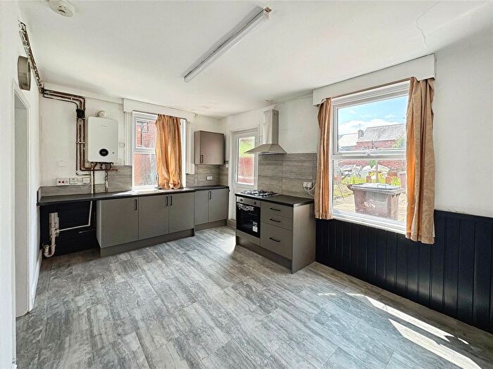 3 Bedroom Maisonette To Rent In South Street, Ilkeston, Derbyshire, DE7