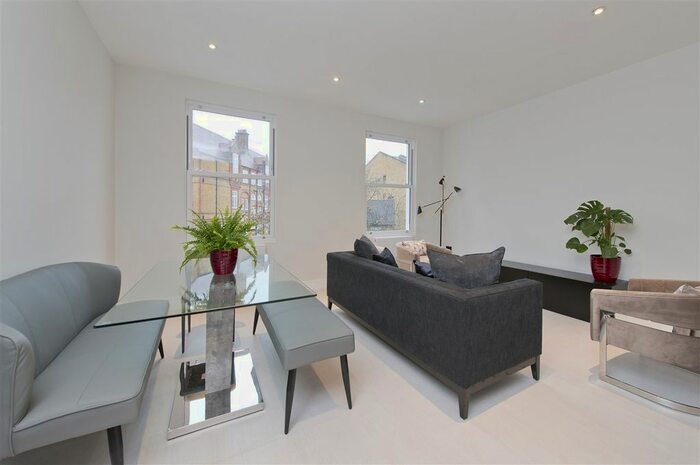 2 Bedroom Maisonette To Rent In Brackenbury Road, London, W6