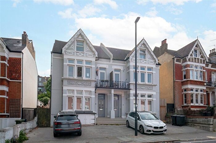 2 Bedroom Flat For Sale In Knollys Road, London, SW16