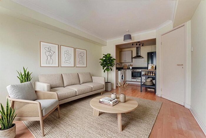 1 Bedroom Flat For Sale In Leabank Square, Hackney Wick, E9