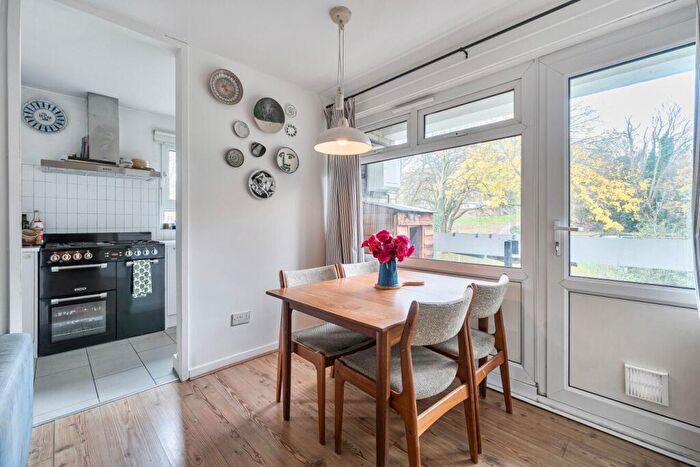 2 Bedroom Flat For Sale In Sydenham Hill, London, SE23