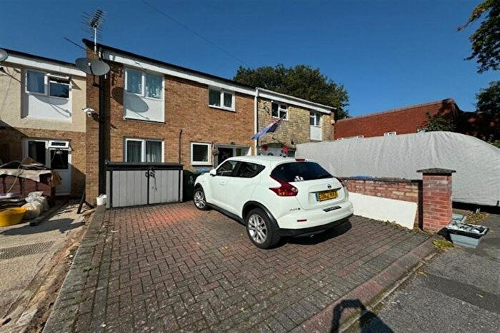 3 Bedroom House To Rent In Caistor Close, Lordshill, SO16