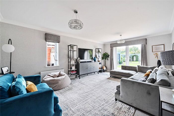 4 Bedroom Detached House For Sale In River Walk, Fetcham, KT22