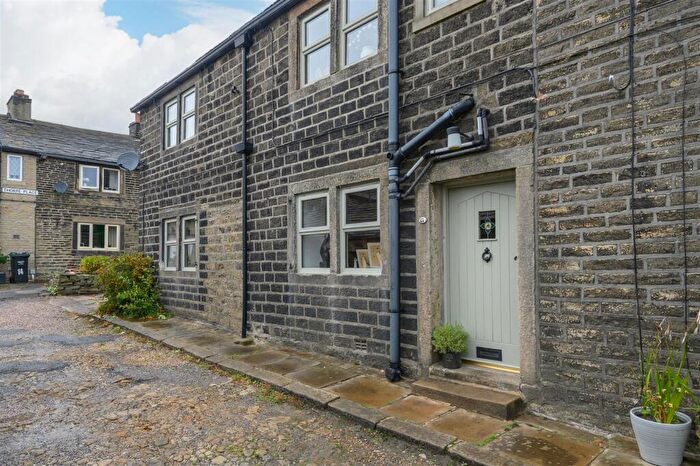 4 Bedroom End Of Terrace House For Sale In Hubberton Green, Sowerby Bridge, HX6