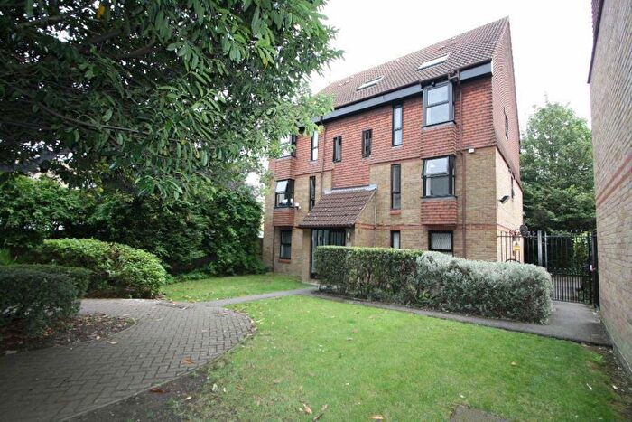 Studio To Rent In Coopers Close, Stepney, E1