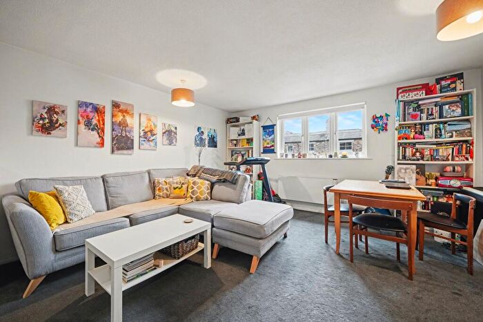 2 Bedroom Flat To Rent In Kiver Road, London, N19