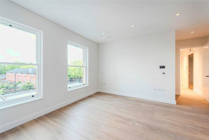 2 Bedroom Flat To Rent In Chiswick High Road, London, W4