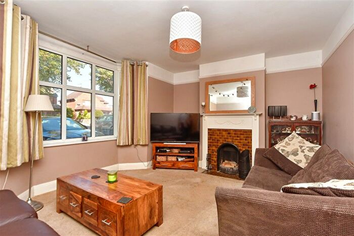 3 Bedroom Semi-detached House For Sale In Borden Lane, Sittingbourne, Kent, ME10