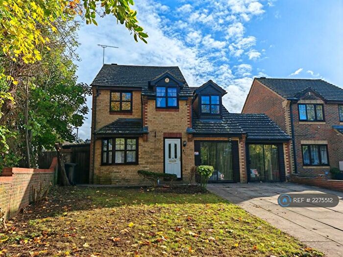 4 Bedroom Detached House To Rent In Dunsford Close, Swindon, SN1
