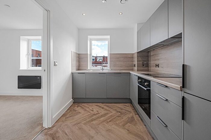 2 Bedroom Flat To Rent In Coventry Road, Sheldon, Birmingham, West Midlands, B26