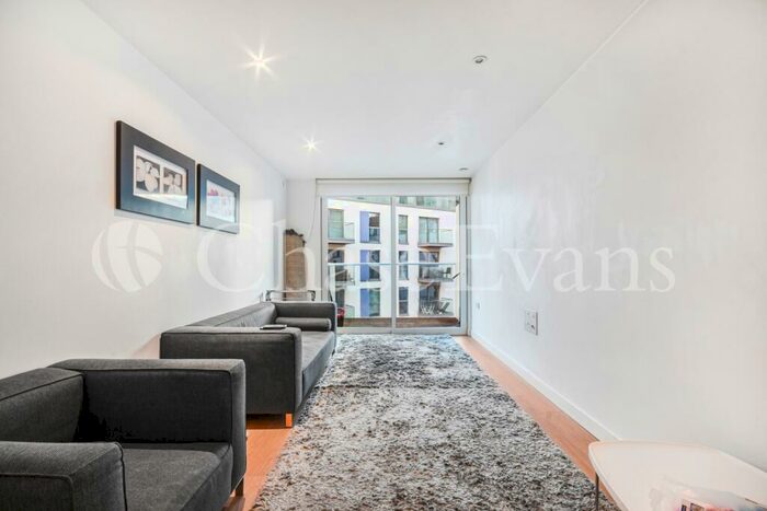 2 Bedroom Apartment To Rent In Waterhouse Apts, Saffron Square, CR0