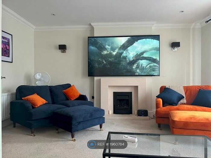 4 Bedroom Terraced House To Rent In Whitstone Lane, London, BR3