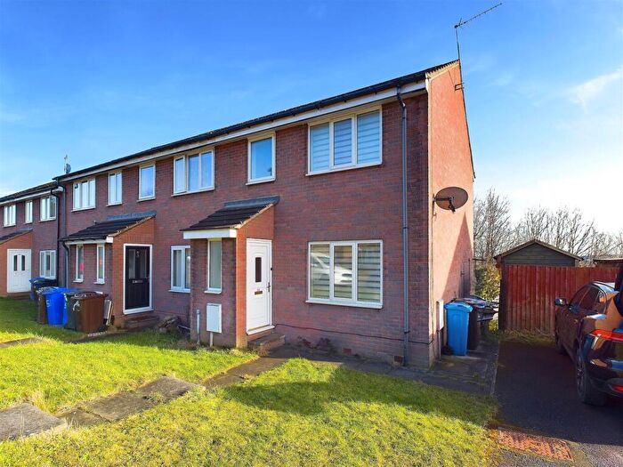 3 Bedroom House To Rent In Sandstone Drive, Sheffield, S9