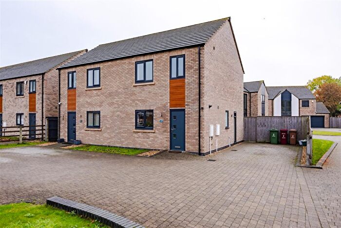 3 Bedroom Semi-Detached House To Rent In Chambers Court, Broughton, Brigg, DN20