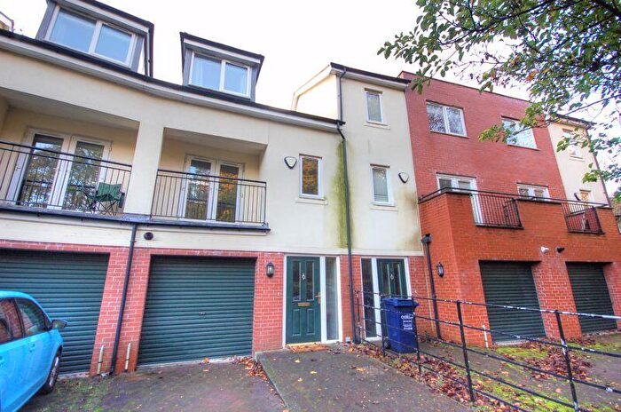 4 Bedroom Mews To Rent In St. Catherines Court, Newcastle Upon Tyne, NE2