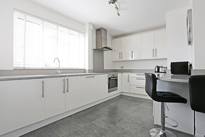 2 Bedroom Flat To Rent In Westbury Terrace, Upminster, London, RM14