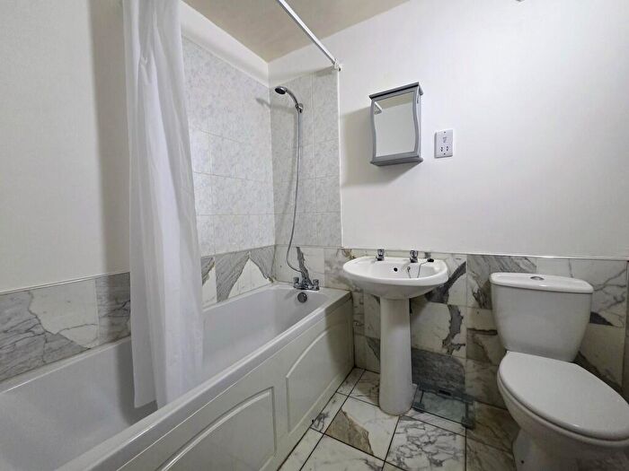 2 Bedroom Apartment To Rent In New Hall Lane, Preston, PR1