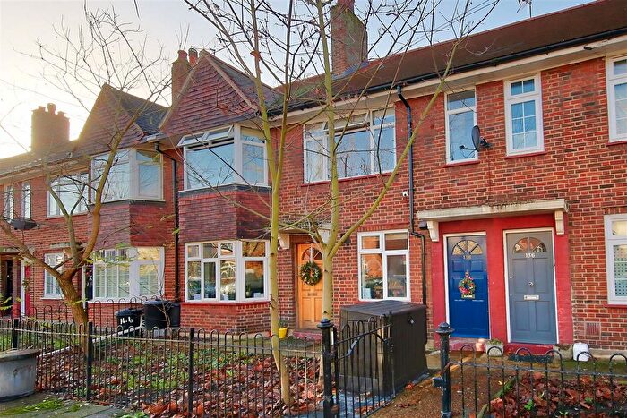 2 Bedroom Flat To Rent In Godley Road, London, SW18