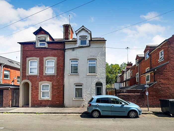 4 Bedroom Semi-Detached House For Sale In Anstey Road, Reading, RG1