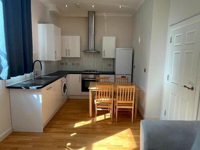 1 Bedroom Flat To Rent In Queens Row, Walworth, SE17