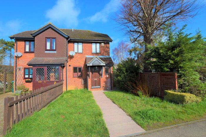 3 Bedroom Village House To Rent In Thame Road, Aylesbury, HP17